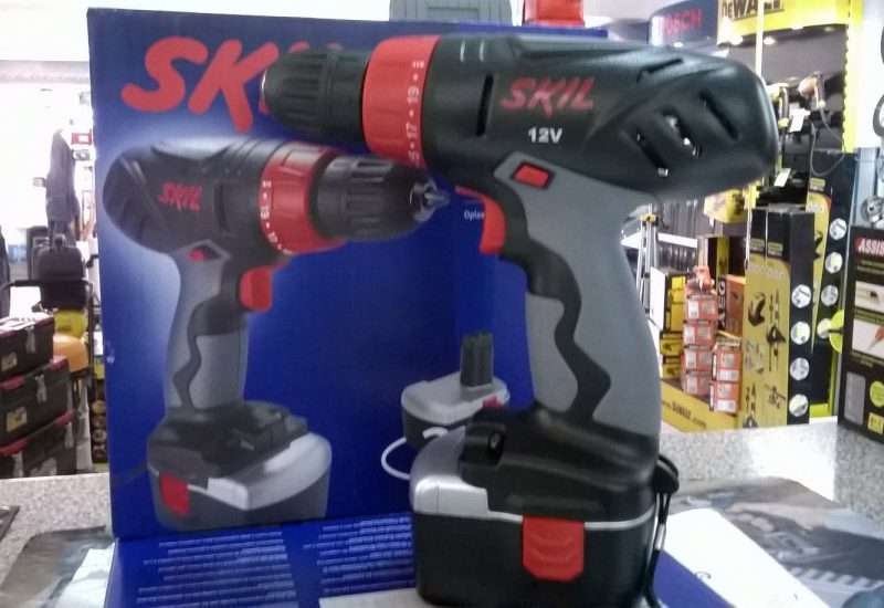 APARAFUSADORA SKIL 12 V + 2 BATERIAS
